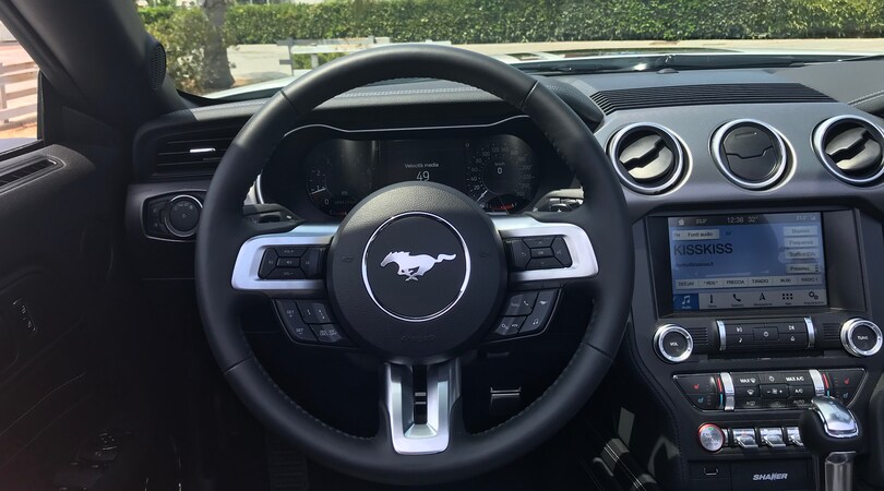 A confronto, 124 Spider vs Mustang 2.3 convertibile