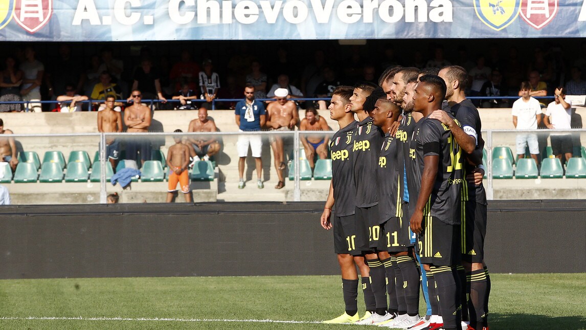 Chievo-Juve, il minuto di silenzio per le vittime di Genova
