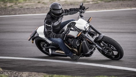 Harley-Davidson FXDR 114 2019: muscoli a stelle e strisce