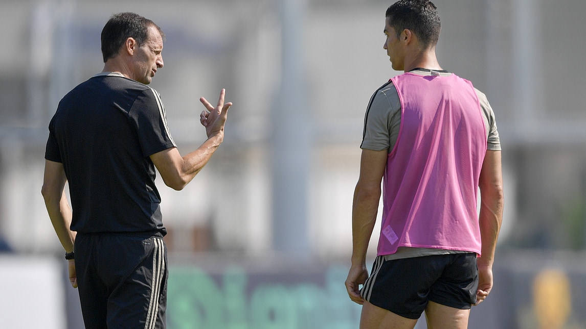 Juve, Ronaldo a colloquio con Allegri sotto gli occhi di Agnelli