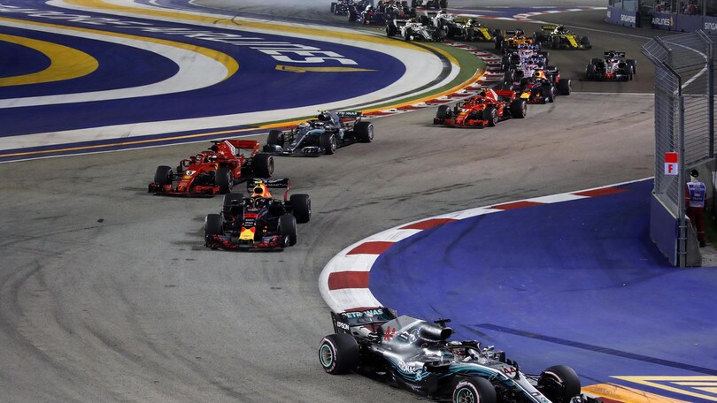 F1 Singapore Hamilton comanda qualche problema per Vettel 3