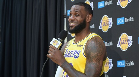 Nba, ai Los Angeles Lakers comincia l'era LeBron James