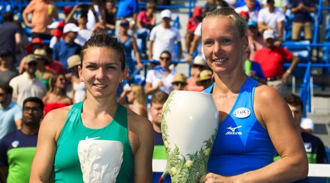 Tennis, Singapore: la Halep dà forfait. Al suo posto la Bertens