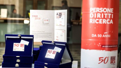 Il francobollo per i 50 anni di AISM