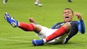 Francia, Mbappé ko alla spalla
