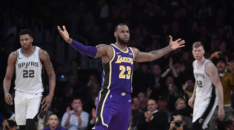 Nba, show di Lebron e Curry: 42 punti a testa. Sconfitte per Gallinari e Belinelli