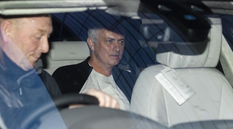 Mourinho-United, è addio: lo Special One lascia l'albergo