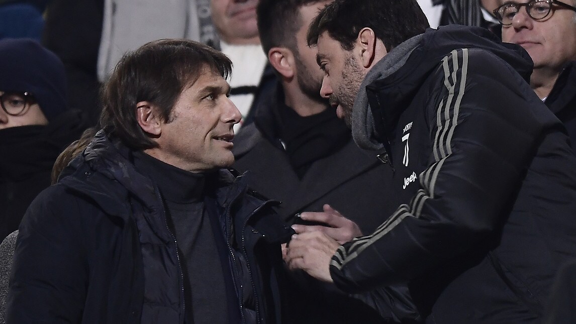Agnelli-Conte, stretta di mano e abbraccio a Juventus-Roma