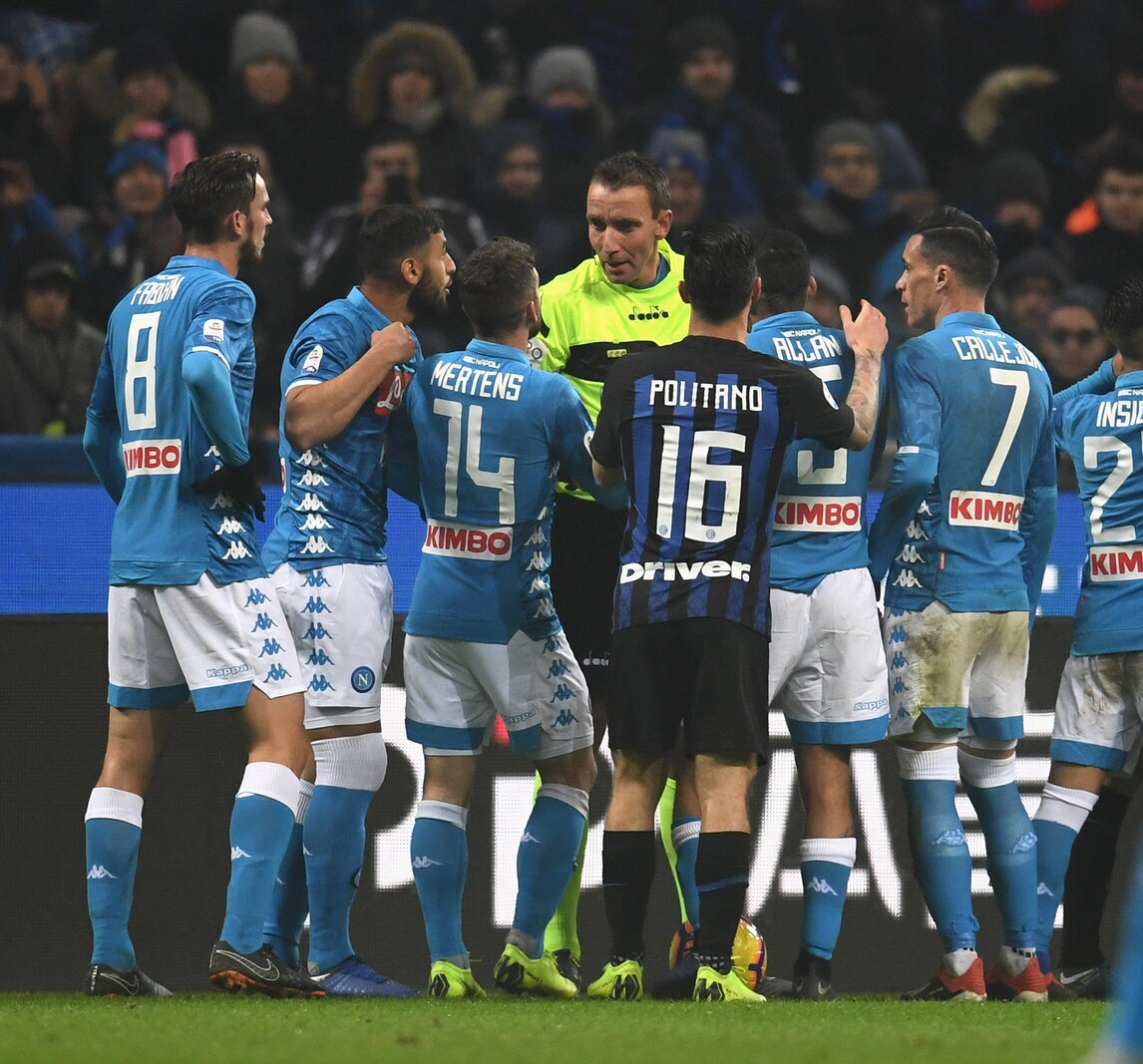 Napoli teso, tutti in ritiro