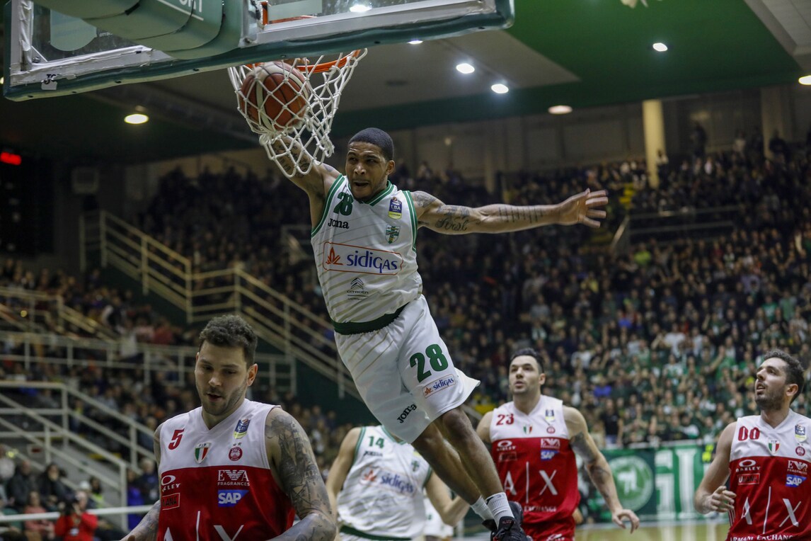 Serie A, Avellino show: prima sconfitta per Milano