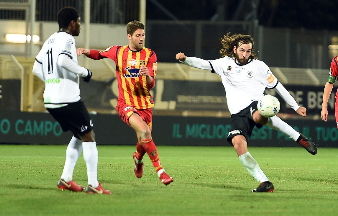 Serie B, il Lecce pareggia in Liguria: 1-1 con lo Spezia