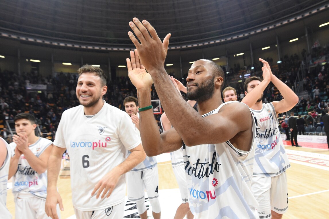 Basket, Serie A2 Bologna allunga a Est, la Virtus Roma fa 100 e centra