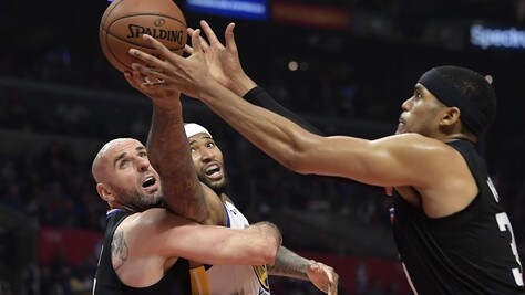 NBA, Gallinari schiena ko. Belinelli regala a Popovich un altro record