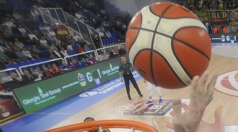 Basket, insulti all'arbitro 14enne: l'allenatore ritira la squadra