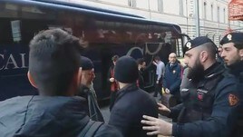 Partenza della Roma. I tifosi: "Svegliatevi, nessuna rimonta"