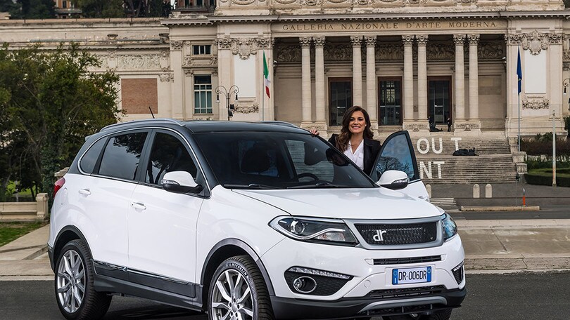 Alena Seredova protagonista della campagna di lancio della nuova DR6 ...