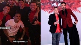 Douglas Costa dimentica l'incidente in macchina alla festa di Neymar