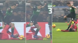 Djuricic va giù in area: per Mazzoleni e per il Var non è rigore