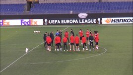 Il Siviglia in campo all'Olimpico