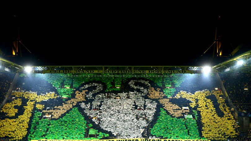 Champions, coreografia spettacolare a Dortmund