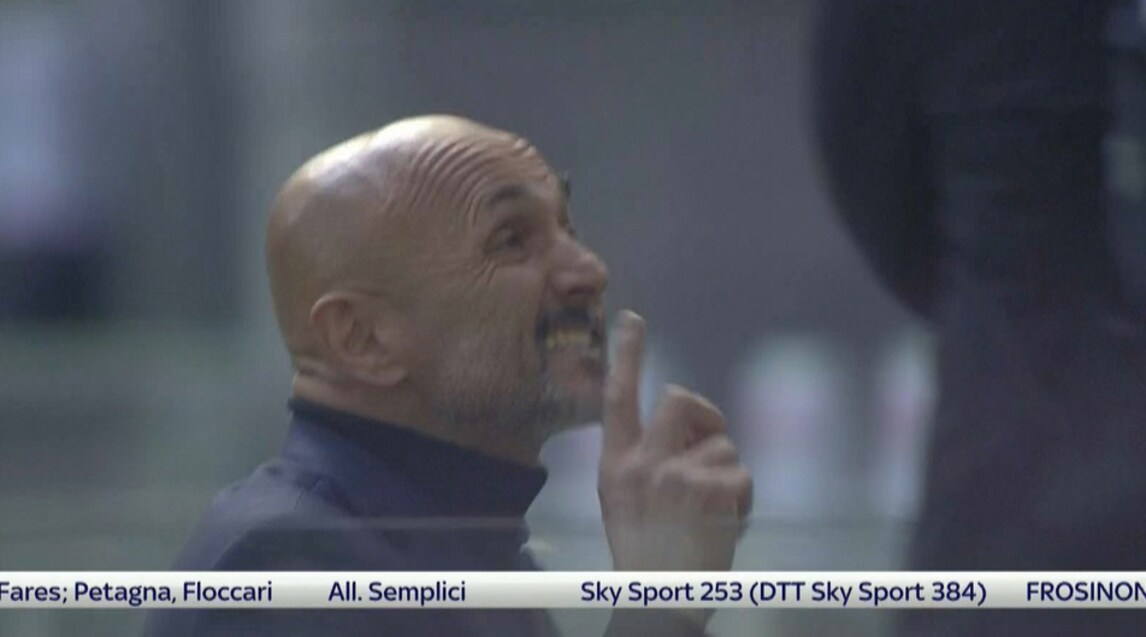 Spalletti ai tifosi: indice alla bocca e "Forza Inter"