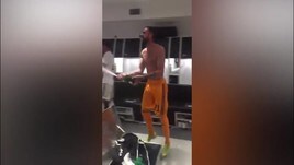 Juve, festa in spogliatoio tra cori e balli