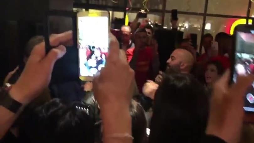 Video: Giuliano Sangiorgi canta Meraviglioso per la promozione del Lecce in serie A