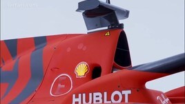 Ferrari torna in pista con il logo dei 90 anni