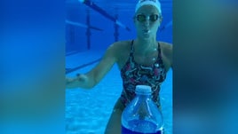 Pellegrini, "bottle cap challenge" sott'acqua