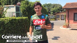 Elmas a Villa Stuart con la maglia del Napoli