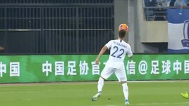 Cina, El Shaarawy batte Hamsik: doppietta e cucchiaio del Faraone!