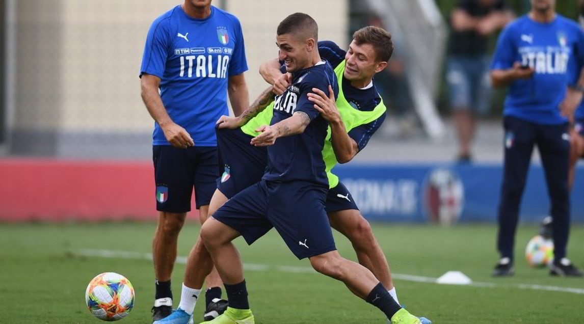 Italia in ritiro, Barella falloso: che trattenuta su Verratti!
