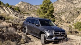 Nuova Mercedes GLS: le immagini