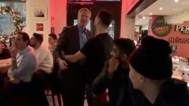 Il sindaco di New York guarda Liverpool-Napoli in tv