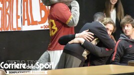 Zaniolo all'oratorio di Tor Bella Monaca. Il bambino: "Posso abbracciarti?"