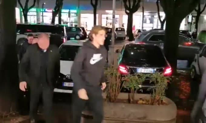 Zaniolo e Diletta Leotta in un centro Tim di Roma