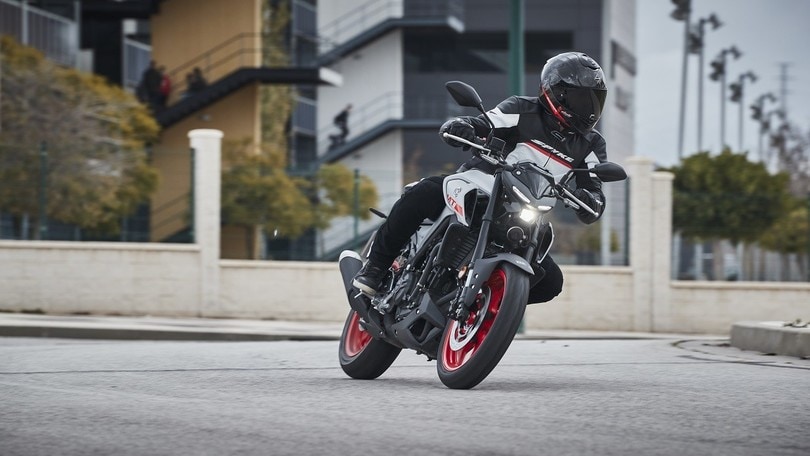 Yamaha MT-03, il test: scatti