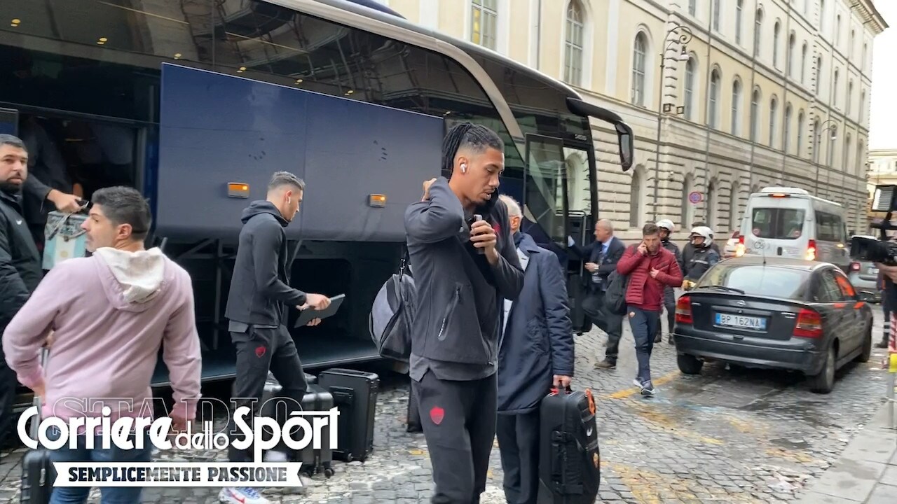 La Roma in partenza per Firenze: Smalling a disposizione
