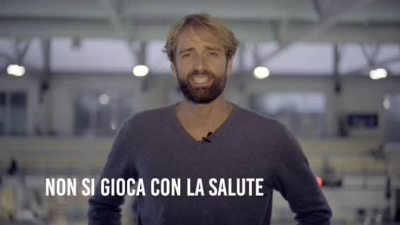 "Non si gioca con la salute dei bambini": il nuovo spot con Rosolino