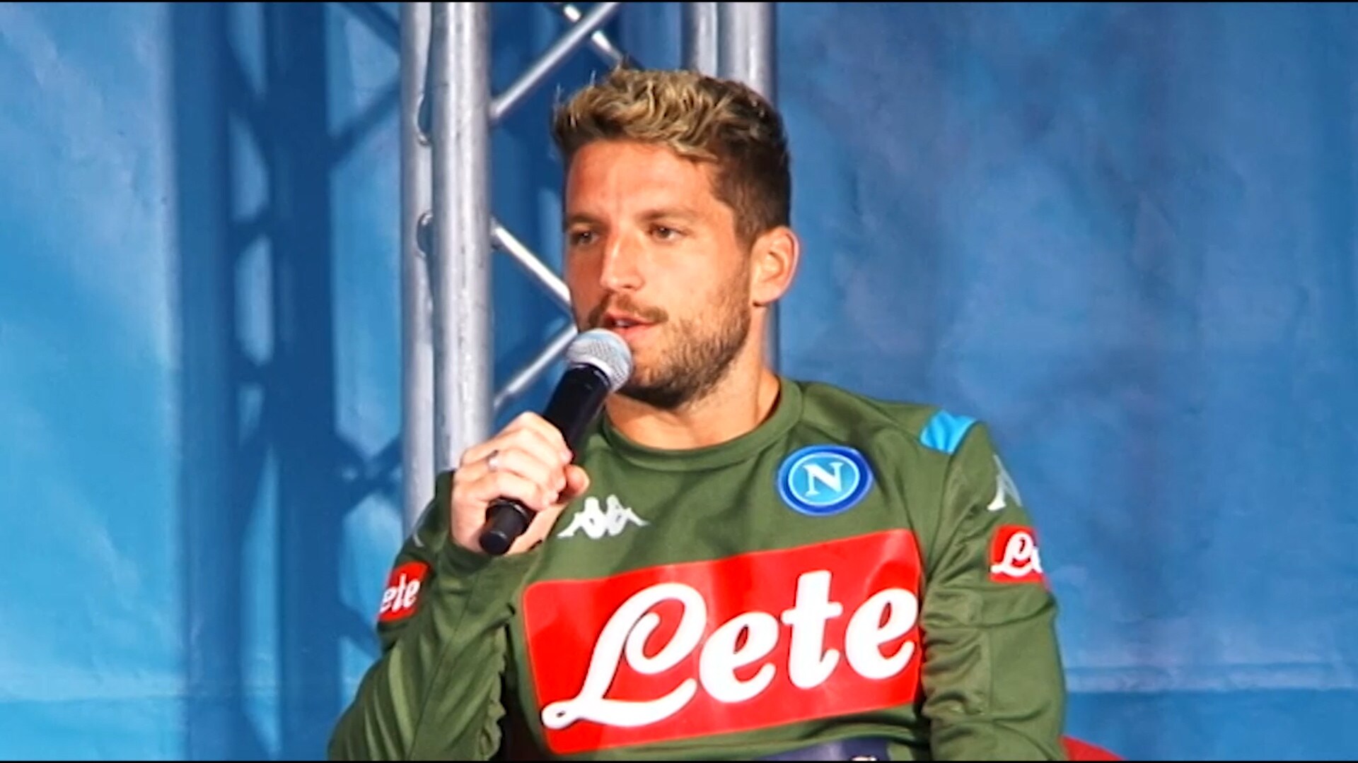 Napoli-Mertens: il tempo stringe