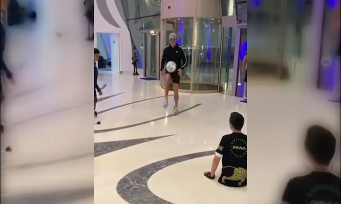 CR7 palleggia con Ali Turganvekov
