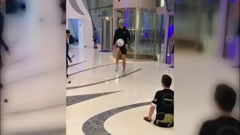 CR7 palleggia con Ali Turganvekov