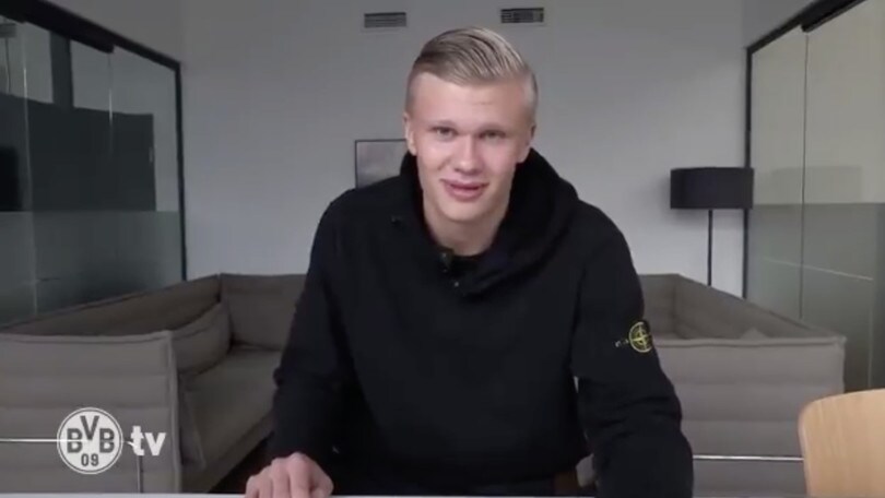 Haaland, il video della firma con il Borussia Dortmund