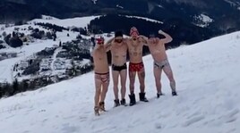 Incredibile Hamsik, tuffo nudo nella neve
