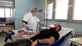 De Rossi e la moglie Sarah donano il sangue al San Camillo