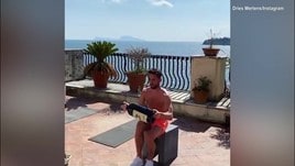 Mertens si allena con il...vino!