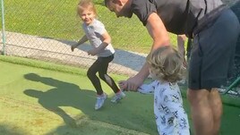 Dzeko, cuore di papà: si allena insieme ai figli piccoli