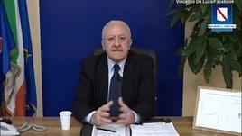 Coronavirus, De Luca: "Se fate feste di laurea mandiamo i carabinieri col lanciafiamme"