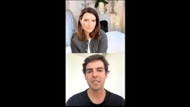 Kaká canta l'inno del Milan in diretta con Laura Pausini