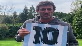 Coronavirus, Ciro Ferrara mette all'asta la 10 di Maradona
